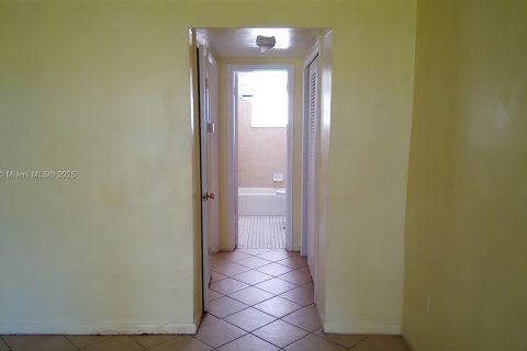Снять в аренду квартиру в Холливуд, Флорида 1 спальня, 544.78м2, № 1888333 - фото 5