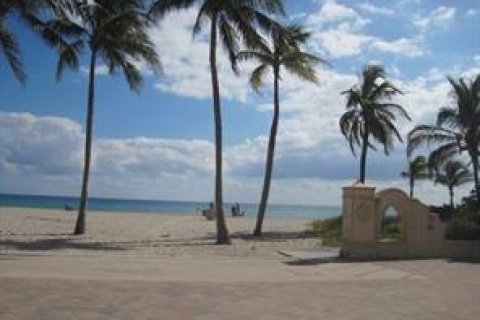 Condominio en venta en Hollywood, Florida, 1 dormitorio, 65.03 m2 № 2182068 - foto 18