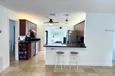 House in Dania Beach, Florida 4 bedrooms, 140.56 sq.m. № 2259972 - photo 10