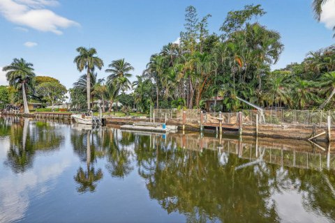 House in Dania Beach, Florida 4 bedrooms, 140.56 sq.m. № 2259972