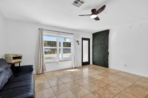 House in Dania Beach, Florida 4 bedrooms, 140.56 sq.m. № 2259972 - photo 8
