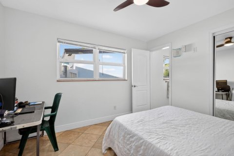 House in Dania Beach, Florida 4 bedrooms, 140.56 sq.m. № 2259972 - photo 18