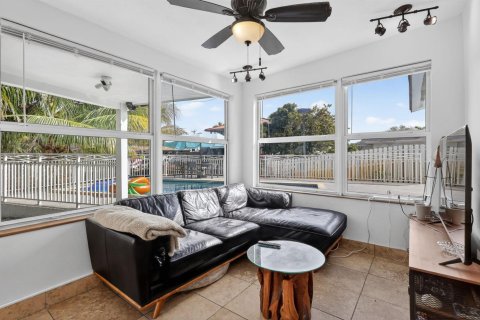 House in Dania Beach, Florida 4 bedrooms, 140.56 sq.m. № 2259972 - photo 17