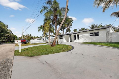 House in Dania Beach, Florida 4 bedrooms, 140.56 sq.m. № 2259972 - photo 5