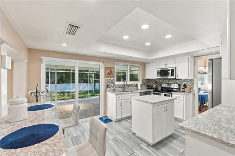 Casa en venta en Clearwater, Florida, 4 dormitorios, 209.87 m2 № 2416343 - foto 14