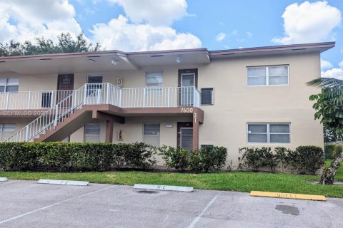 Condo à Margate, Floride, 2 chambres  № 2028488