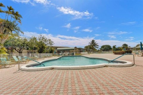 Copropriété à vendre à Margate, Floride: 2 chambres, 91.97 m2 № 2028488 - photo 13