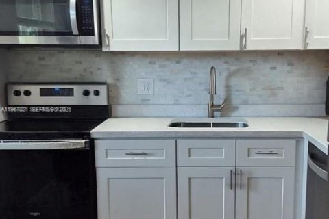 Copropriété à vendre à Margate, Floride: 2 chambres, 91.97 m2 № 2028488 - photo 2