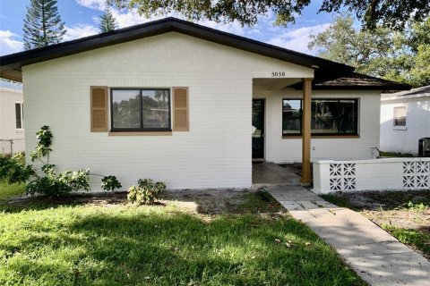 House in Saint Petersburg, Florida 3 bedrooms, 127.46 sq.m. № 2236104 - photo 24