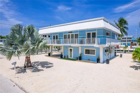 Casa en venta en Islamorada, Village of Islands, Florida, 3 dormitorios, 165.92 m2 № 2081231 - foto 8