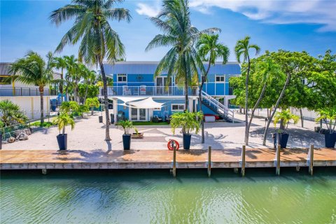Casa en venta en Islamorada, Village of Islands, Florida, 3 dormitorios, 165.92 m2 № 2081231 - foto 3