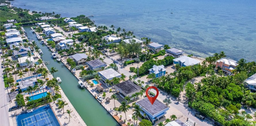 Casa en Islamorada, Village of Islands, Florida 3 dormitorios, 165.92 m2 № 2081231