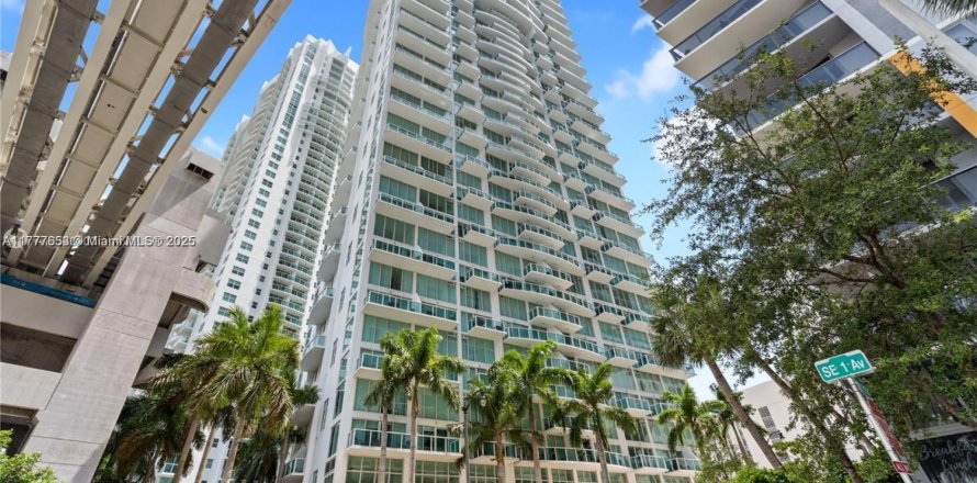 Кондоминиум с 1 спальней в Майами, Флорида № 1972586