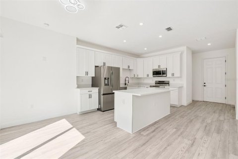 Casa en venta en Orlando, Florida, 4 dormitorios, 138.52 m2 № 2217672 - foto 2
