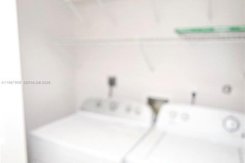 House in Sunrise, Florida 4 bedrooms, 128.39 sq.m. № 2262505 - photo 23