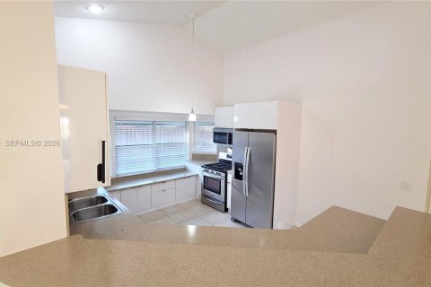 House in Sunrise, Florida 4 bedrooms, 128.39 sq.m. № 2262505 - photo 4