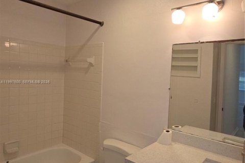 House in Sunrise, Florida 4 bedrooms, 128.39 sq.m. № 2262505 - photo 22