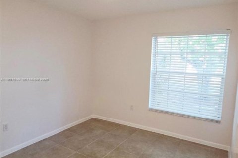 House in Sunrise, Florida 4 bedrooms, 128.39 sq.m. № 2262505 - photo 20