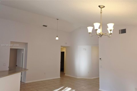 House in Sunrise, Florida 4 bedrooms, 128.39 sq.m. № 2262505 - photo 8