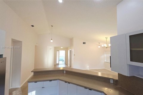 House in Sunrise, Florida 4 bedrooms, 128.39 sq.m. № 2262505 - photo 5