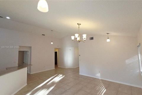House in Sunrise, Florida 4 bedrooms, 128.39 sq.m. № 2262505 - photo 9