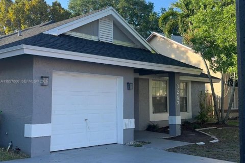 House in Sunrise, Florida 4 bedrooms, 128.39 sq.m. № 2262505