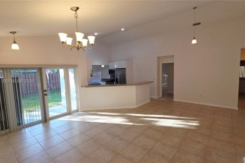 House in Sunrise, Florida 4 bedrooms, 128.39 sq.m. № 2262505 - photo 2