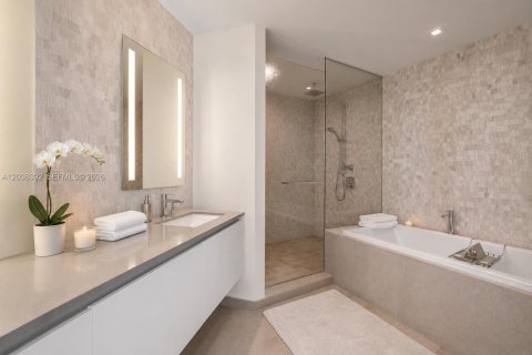 Купить кондоминиум в Майами, Флорида 2 спальни, 117.52м2, № 2086089 - фото 11