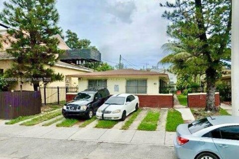 Commercial property in Miami, Florida 185.8 sq.m. № 2021363