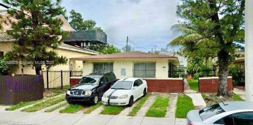 Commercial property in Miami, Florida 185.8 sq.m. № 2021363