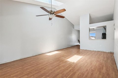 Condo in Orlando, Florida, 2 bedrooms  № 1787439 - photo 9