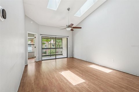 Condo in Orlando, Florida, 2 bedrooms  № 1787439 - photo 15