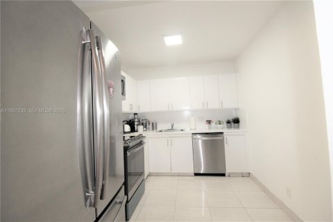 Copropriété à vendre à Hallandale Beach, Floride: 2 chambres, 118.91 m2 № 1999261 - photo 7