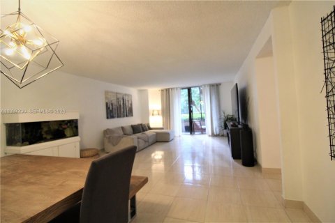 Copropriété à vendre à Hallandale Beach, Floride: 2 chambres, 118.91 m2 № 1999261 - photo 4
