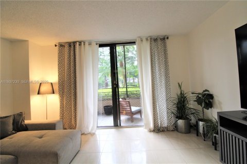 Copropriété à vendre à Hallandale Beach, Floride: 2 chambres, 118.91 m2 № 1999261 - photo 2