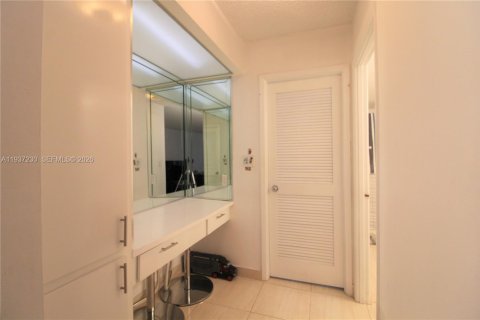 Copropriété à vendre à Hallandale Beach, Floride: 2 chambres, 118.91 m2 № 1999261 - photo 11