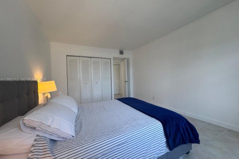 Condominio en alquiler en Hollywood, Florida, 2 dormitorios, 117.99 m2 № 2052654 - foto 15