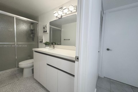 Condominio en alquiler en Hollywood, Florida, 2 dormitorios, 117.99 m2 № 2052654 - foto 18