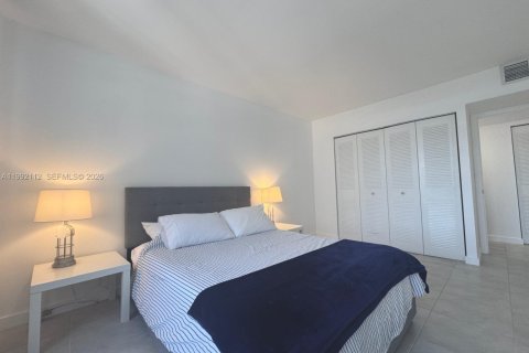Condominio en alquiler en Hollywood, Florida, 2 dormitorios, 117.99 m2 № 2052654 - foto 12