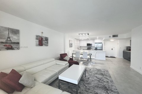 Condominio en alquiler en Hollywood, Florida, 2 dormitorios, 117.99 m2 № 2052654 - foto 10
