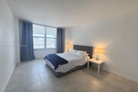 Condominio en alquiler en Hollywood, Florida, 2 dormitorios, 117.99 m2 № 2052654 - foto 14