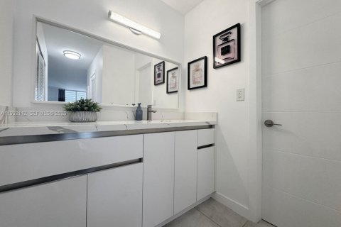 Condominio en alquiler en Hollywood, Florida, 2 dormitorios, 117.99 m2 № 2052654 - foto 19