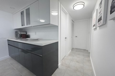 Condominio en alquiler en Hollywood, Florida, 2 dormitorios, 117.99 m2 № 2052654 - foto 5