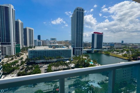 Condominio en alquiler en Hollywood, Florida, 2 dormitorios, 117.99 m2 № 2052654 - foto 22