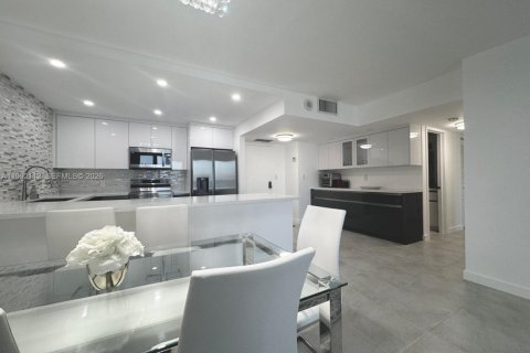 Condominio en alquiler en Hollywood, Florida, 2 dormitorios, 117.99 m2 № 2052654 - foto 7
