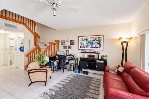 Adosado en venta en Miami, Florida, 3 dormitorios, 129.32 m2 № 2434221 - foto 8