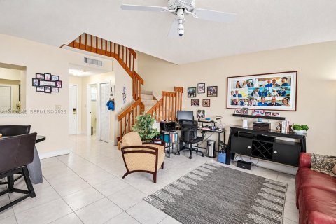 Adosado en venta en Miami, Florida, 3 dormitorios, 129.32 m2 № 2434221 - foto 7