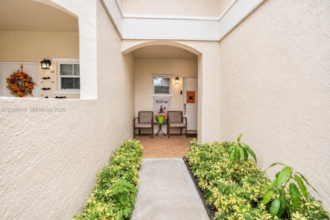 Adosado en venta en Miami, Florida, 3 dormitorios, 129.32 m2 № 2434221 - foto 2