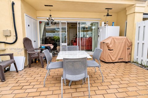 Adosado en venta en Miami, Florida, 3 dormitorios, 129.32 m2 № 2434221 - foto 26