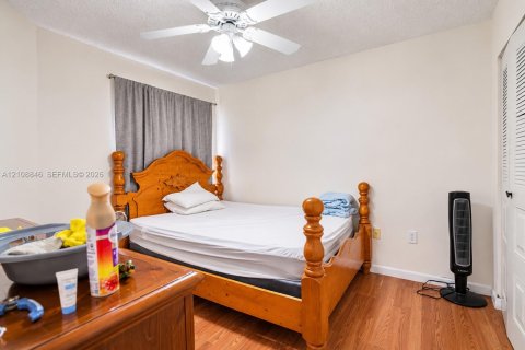 Adosado en venta en Miami, Florida, 3 dormitorios, 129.32 m2 № 2434221 - foto 16